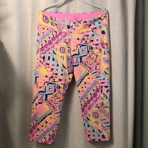 {🆕 listing} Lilly Pulitzer Luxletic Capris sz XL